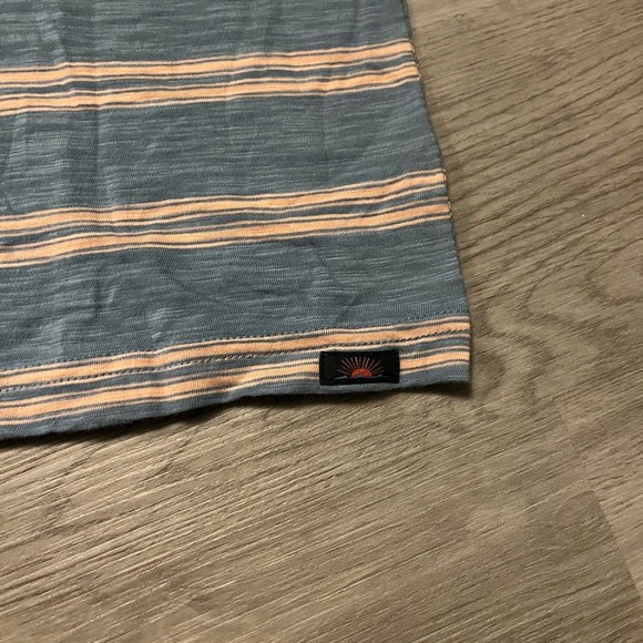 NWT Faherty Surfrider Tee - Picture 2 of 6